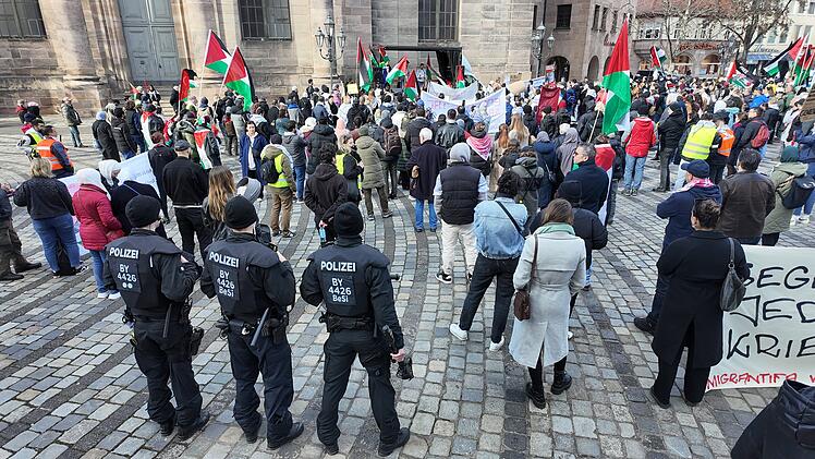 Demonstration gegen Waffenmesse EnforceTac: 500 Menschen gehen in Nürnberg auf die Straße
