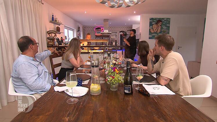 Dank der Wärmebrücke hat Lilli beim Anrichten weniger Stress.