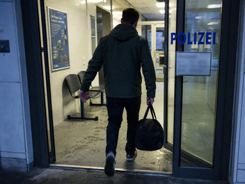 Mann geht mit Diebesgut zur Polizei in Kulmbach