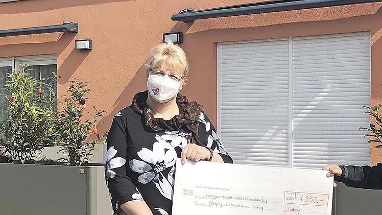 Spendenübergabe des BFMA (von links): Norbert Hartz, Simone Lahl und die Kreisbeauftragte für den Kreis Coburg, Kronach und Lichtenfels Monika Jüttner
