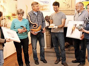 Die Künstler haben die Ausstellungsräume schon bestückt. Foto: J. Blum