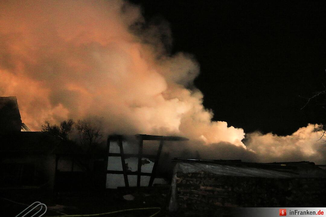 Großeinsatz: Scheunenbrand in Seigendorf