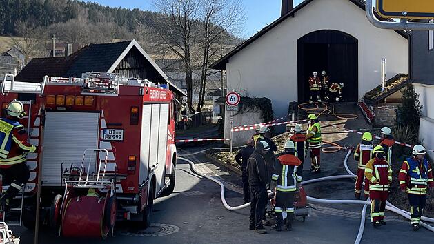 Am Sonntag kam es zu einem Brand in Steinbach. Die &ouml;rtliche Feuerwehr hatte das Feuer schnell unter Kontrolle.