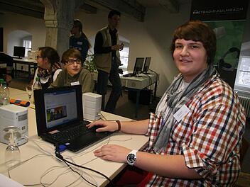 Jonas Gleich ist der Chefredakteur und gibt den Startschuss für das Projekt Ventilator 2.0: eine Neuauflage der traditionellen Schülerzeitung des Markgraf-Georg-Friedrich-Gymnasium. Die Zeitung wird allerdings nicht gedruckt, sondern ist kostenlos online verfügbar. Fotos: Sonja Adam