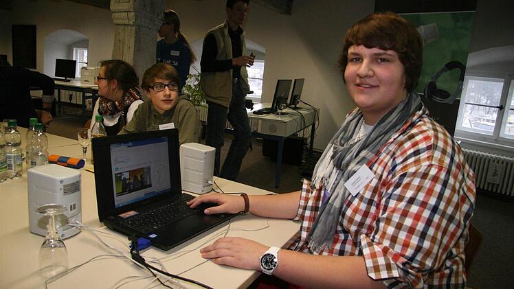 Jonas Gleich ist der Chefredakteur und gibt den Startschuss für das Projekt Ventilator 2.0: eine Neuauflage der traditionellen Schülerzeitung des Markgraf-Georg-Friedrich-Gymnasium. Die Zeitung wird allerdings nicht gedruckt, sondern ist kostenlos online verfügbar. Fotos: Sonja Adam