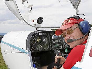 Rund 150 Stunden ist Michael Zistler pro Jahr in der Luft.  Foto: Matthias Hoch