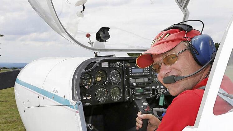 Rund 150 Stunden ist Michael Zistler pro Jahr in der Luft.  Foto: Matthias Hoch