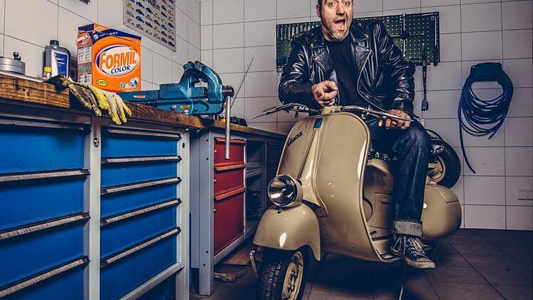 Rockacomedy aus Franken zeigt Christian Strobler. Ab 4. 4. wird scharf geschlossen: "Mit Kanonen auf Fratzen." Foto: Lars Kienle