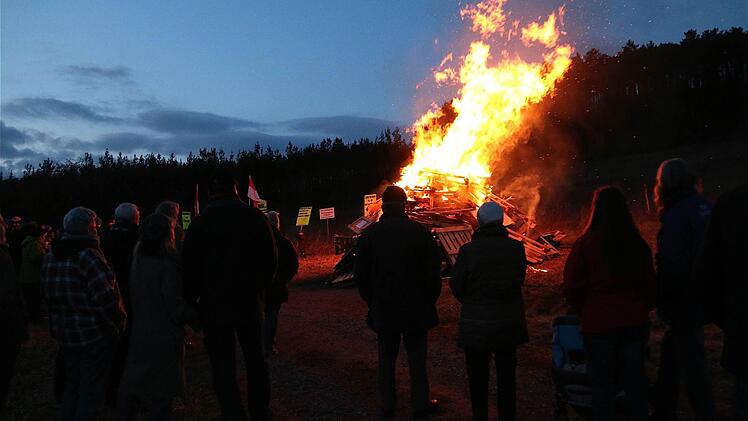 Protest gegen die Stromtrasse bei Elfershausen. Foto: Gerd Schaar