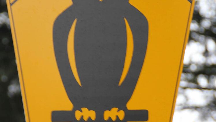 Markant ist das Schild: die schwarze Eule auf gelbem Grund. Foto: Thomas Pfeuffer