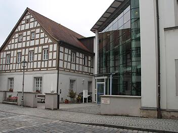 Auch der Seniorenbeirat der Stadt Kulmbach macht sich für den Erhalt des Bürgerhospitals mitten in der Stadt Kulmbach stark. Foto: Anna-Lena Deuerling