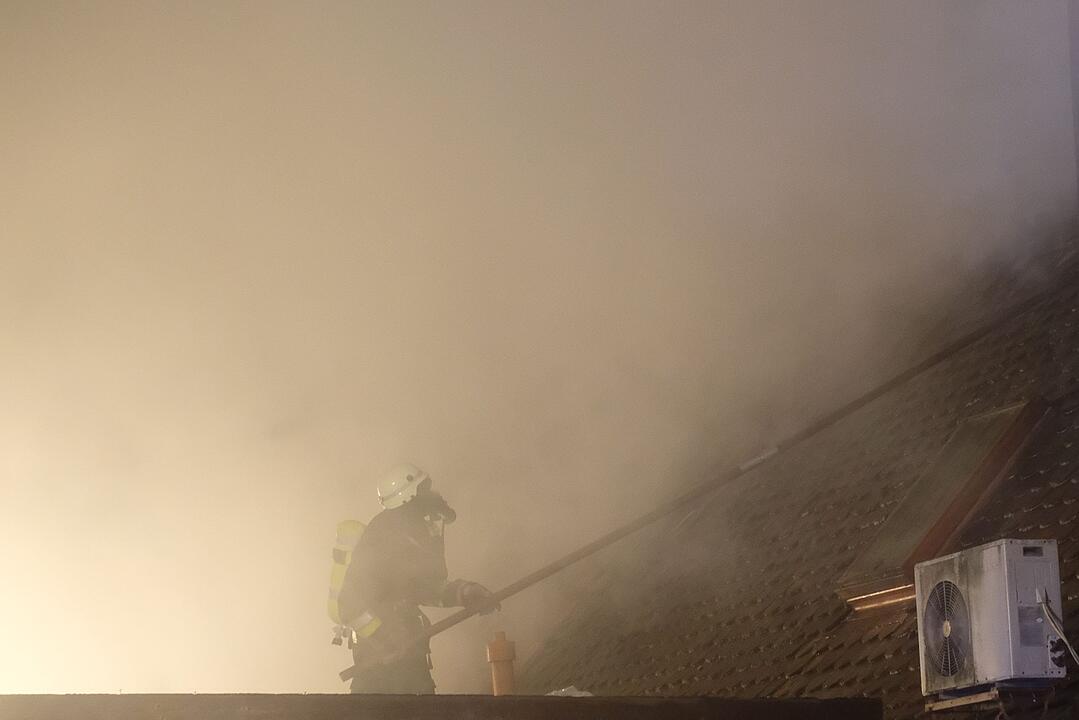 Nürnberger Gaststätte geht in Flammen auf: Anwohner evakuiert