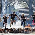 Auch über Feuer springen die Athleten bei Wettkämpfen wie dem Spartan Race. Foto: privat