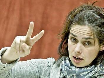 Kapellmeisterin Anna-Sophie Brüning bei der Probenarbeit. Fotos: Jochen Berger