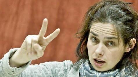 Kapellmeisterin Anna-Sophie Brüning bei der Probenarbeit. Fotos: Jochen Berger