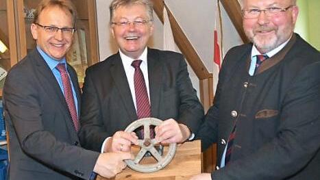 Wechsel im Vorsitz des Abwasserverbandes Kronach-Süd (v. l.): Bernd Rebhan (neuer Verbandschef), Herbert Schneider (bisheriger Verbandsvorsitzender), Egon Herrmann (Vize-Verbandschef) Foto: K.- H. Hofmann