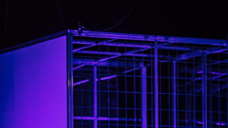 "Masse Mensch Macht": Stephan Kaluzas Schauspiel "30 Keller" feierte Premiere am Landestheater Coburg.Foto: Sebastian Buff