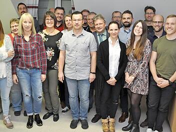 Die Gemeinderatskandidaten mit Norbert Walter (8. v. r.) Foto: J. Blum