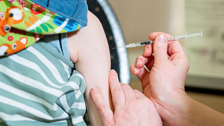 Kitzingen: Gesundheitsamt startet jährliche Impfbuch-Einsicht in Schulen - "Bewusstsein stärken"