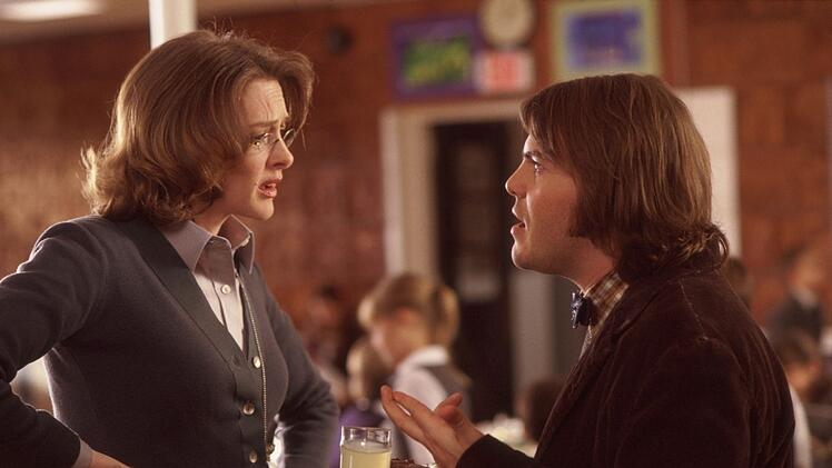Noch ahnt die &uuml;beraus strenge Direktorin Mrs. Mullins (Joan Cusack) nicht, dass ihr Aushilfslehrer (Jack Black) keineswegs ein P&auml;dagoge ist, geschweige denn wei&szlig;, wie man Didaktik schreibt ...