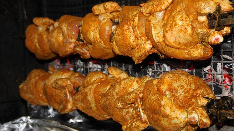 Die Hähnchen drehen eine ganze Stunde lang vor der Glut. Zeit, einen kleinen Rundgang zu machen...