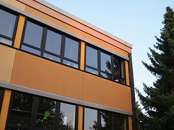 Der Gemeinderat Ebensfeld will im Zuge der energetischen Sanierung der Pater-Lunkenbein-Schule auch den Brandschutz überarbeiten. Jetzt wartet man auf die Förderzusage der Regierung. Foto: Mario Deller