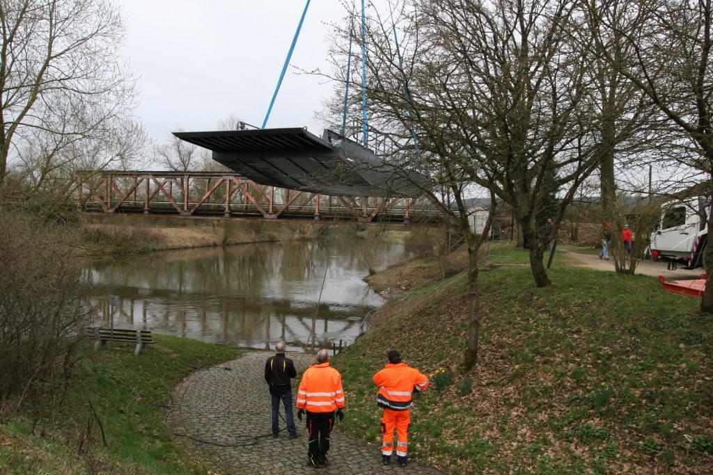 Pettstadter Fähre schwimmt wieder