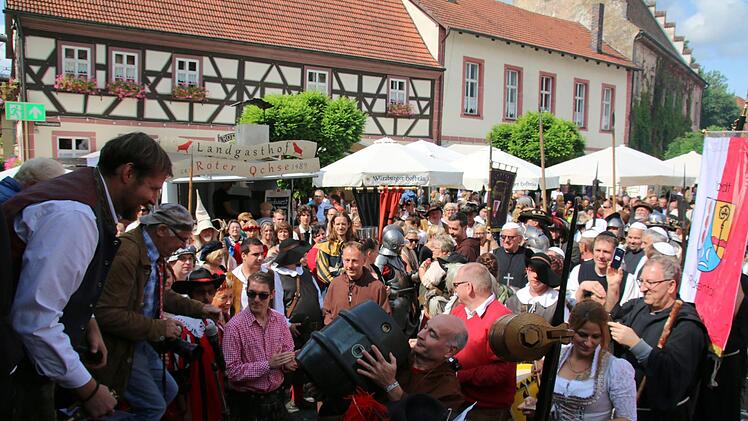 Das Fass kommt. Foto: Bettina Knauth