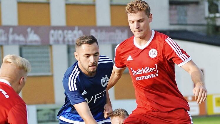 Nico Becker (Mitte) setzt sich gleich gegen die drei Lichtenfelser Christoph Mohr, Lukasz Jankowiak und Niklas Lulei (von Links) durch.  Foto: Gunther Czepera