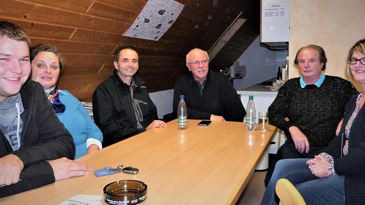 Sie machten sich für die BR Gedanken zur Nutzung des "Hupfer"-Areals (von links): Christian Hauffe, Christine Pöhlmann, Heinz Mösch, Gerhard Hacker, Willi Kolb und Sandra Bassing.  Foto: Werner Reißaus