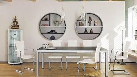 Wer viel Holz im Wohnraum verbaut, sollte überladene Räume vermeiden.  Foto: VDM