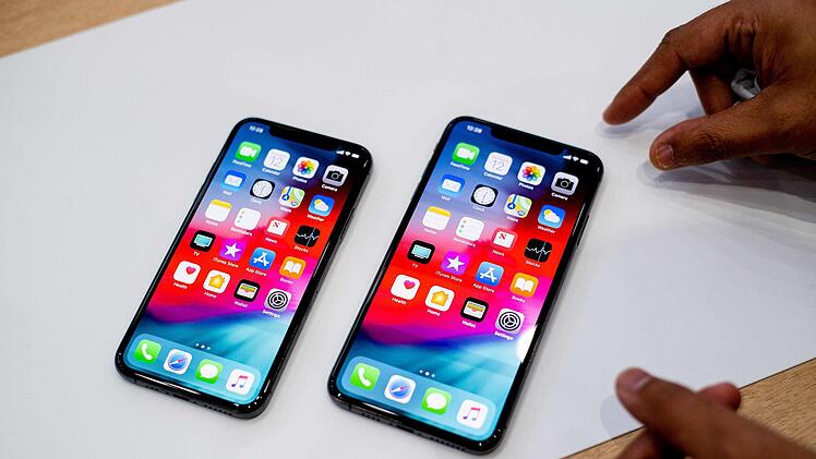 Apple startet eine Austauschaktion seiner Smart Battery Cases aufgrund von Ladeproblemen. Betroffen sind gleich mehrere iPhone-Modelle. Foto: Marcio Jose Sanchez/dpa