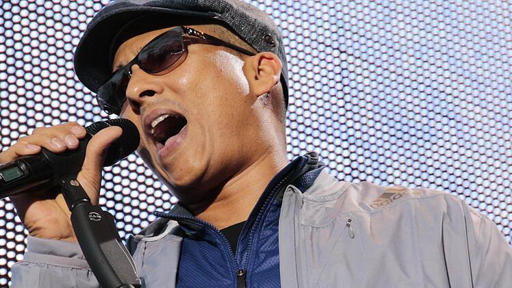 Xavier Naidoo machte seine Fans am Samstag im Forchheimer Jahnstadion glücklich. Foto: Josef Hofbauer