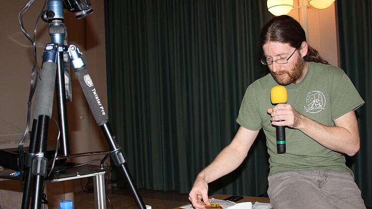 Mit einer Kamera zeigte Fenn viele Beispiele. Foto: Ralf Ruppert