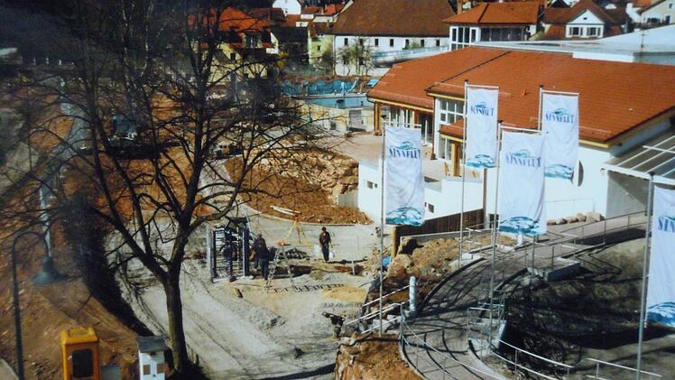 Umbau Mitte der 1990er: Aus dem Schwimmbad wird ein Freizeitbad. Foto: Therme Sinnflut
