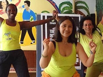 Das Zumba-Team in Ebern (von links): Judith Anyango-Schlaug aus Kenia, Elizabeth Bergmann aus Peru und Linda Wohlfahrt-Ortíz aus Mexiko. "Dank Zumba", sagen die drei, "fühlen wir uns erwachsenen Frauen wieder wie Jugendliche". Foto: Johanna Eckert