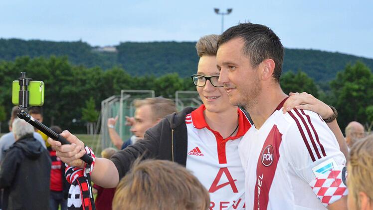 Impressionen vom Spiel des 1. FC Nürnberg (weiße Trikots) gegen die Würzburger Kickers (2:2). Foto: Jürgen Schmitt