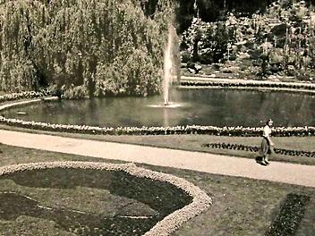 Eine Aufnahme des Stadtparks aus den 1930-er Jahren. Damals zierte ein Stadtwappen aus Blumen die Gartenanlage.  Foto: Stadtachiv