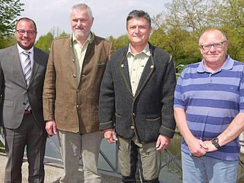 Nach der Vorstellung der neuen Biberberater von links: Sebastian Straubel, Georg Ruppert, Hans-Karl Schleicher und Jörg Fischer.