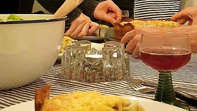Das Ziel der tr&auml;nenreichen Tortur: Zwiebelkuchen! Foto: R. Heck