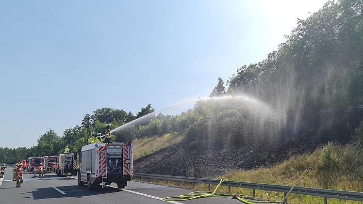 Waldbrand an der A73 im Kreis Coburg verhindert