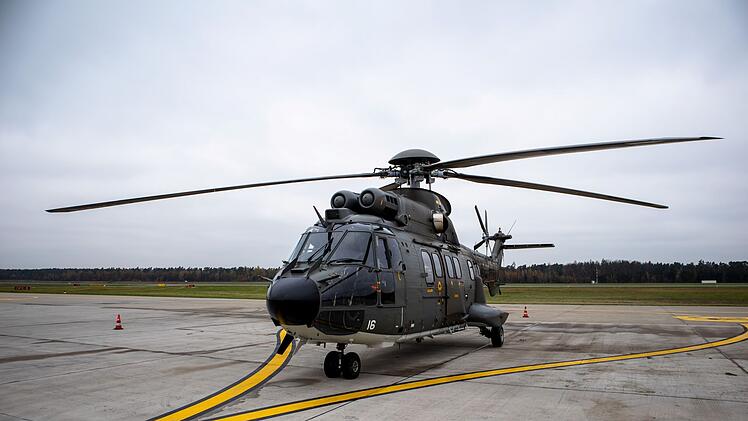 Flughafen Nürnberg: "Super Puma" Helikopter landet - U-Boot-Jäger-Maschine gesichtet
