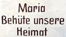 Mit dieser Inschrift ist der Bildstock versehen, den der Verein für Heimatgeschichte Eltmann am Marktplatz aufstellen ließ (Bild unten).