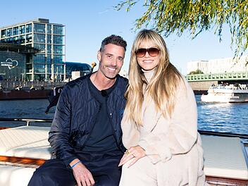 Andreas Ortner und Heidi Klum wollen die Boys in 50er-Badeklamotten sehen.