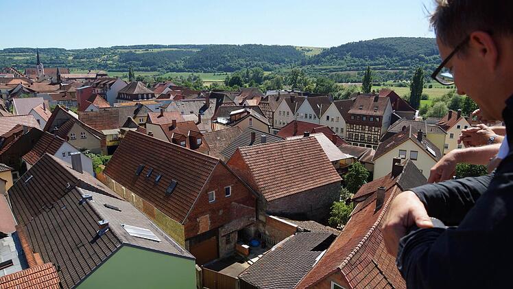 Die Dachlandschaft ist in der Altstadt noch weitgehend ungestört, wie der Blick vom Baderturm zeigt. Fotos: Arkadius Guzy