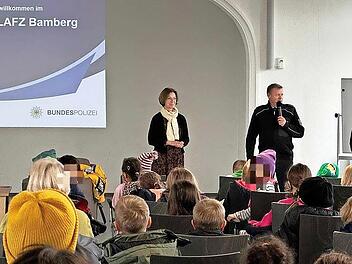 Kinder aus der Gartenstadt haben den Vorlesetag bei der Bundespolizei verbracht.
