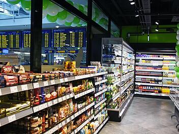 Neuer Einkaufsmarkt am Airport Nürnberg: der Rewe To Go in der Abflughalle 2. Foto: Airport Nürnberg / Jan Beinßen