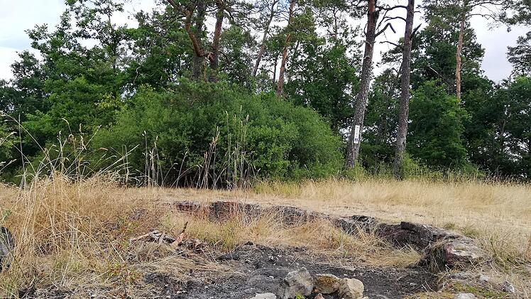 Offenes Feuer ist tabu, auch an einer Feuerstelle. Foto: Heike Beudert