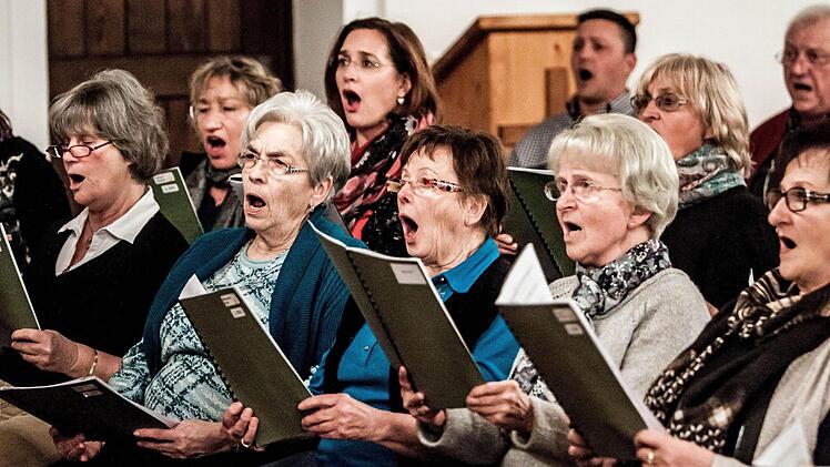 Impressionen von der Probenarbeit an Helmut Mitzenheims "Weihnachtsoratorium".Foto: Jochen Berger