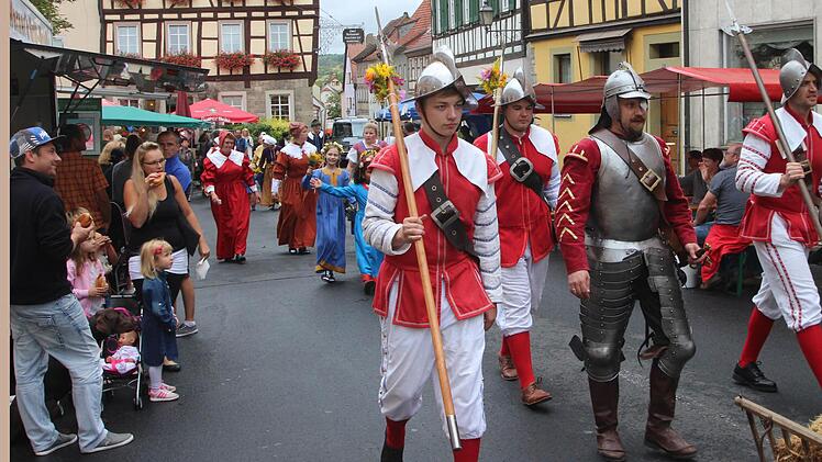 Festumzug der Heimatspiel-Teilnehmer. Foto: Dieter Britz